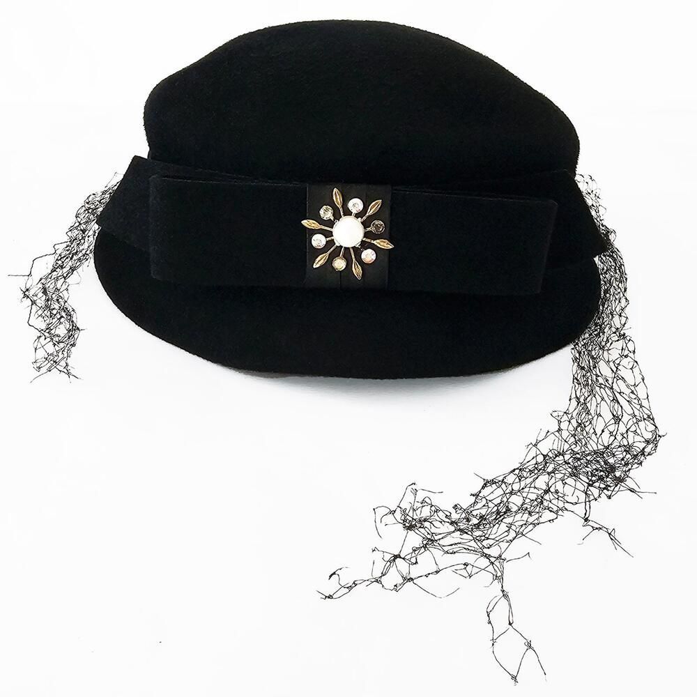 Vintage Black Women's Velour Hat with Decorative Bow and Faux Pearl Accent